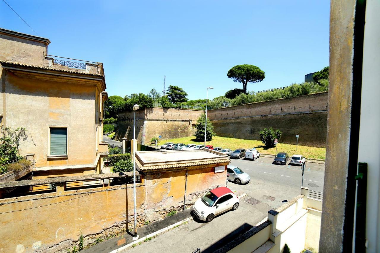Apartment 46 Viale Vaticano Rom